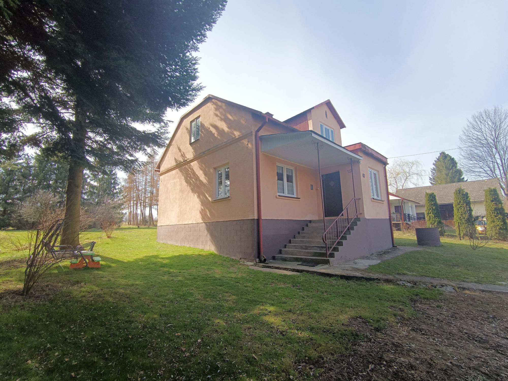 Dom murowany z dużą działką/ siedlisko okolice Sanoka